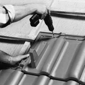125 Dachówki aluminiowe (podobnie jak G 4.4) przymocować do łaty nośnej przy pomocy śrub 4 x 55 mm.
