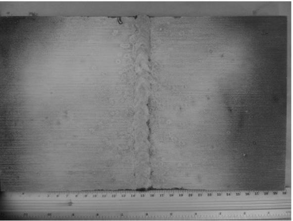 C) i następnym wygrzewaniu w tej temperaturze przez 5h (rys. 2). Po obróbce złącza były chłodzone w powietrzu. 1) Lico 2) Lico 3) Lico Grań Grań Grań Rys. 2. Złącza po spawaniu i obróbce cieplnej w temperaturze odpuszczania: 1) 175 C, 2) 275 C, 3) 575 C Fig.