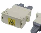 Rozwiązania światłowodowe Lightband TM Adaptery i złącza Adaptery SC Adaptery SC mają mocowanie zatrzaskowe lub kołnierzowe i są zaprojektowane do obsługi standardów okablowania telekomunikacji