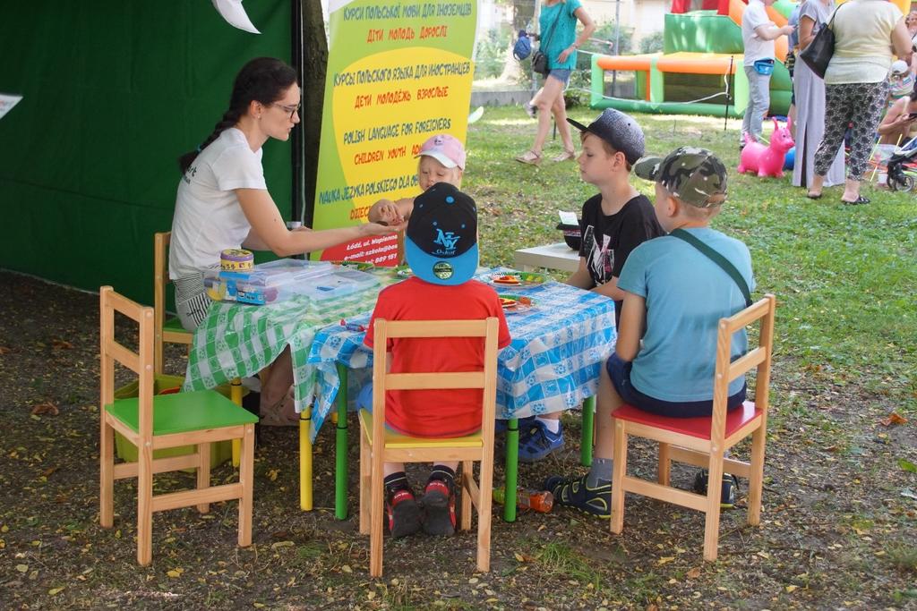 5/11 Dla dzieci przygotowaliśmy również kącik kreatywny dzięki szkole językowej Be Smart oraz Sali zabaw Smocza Kraina