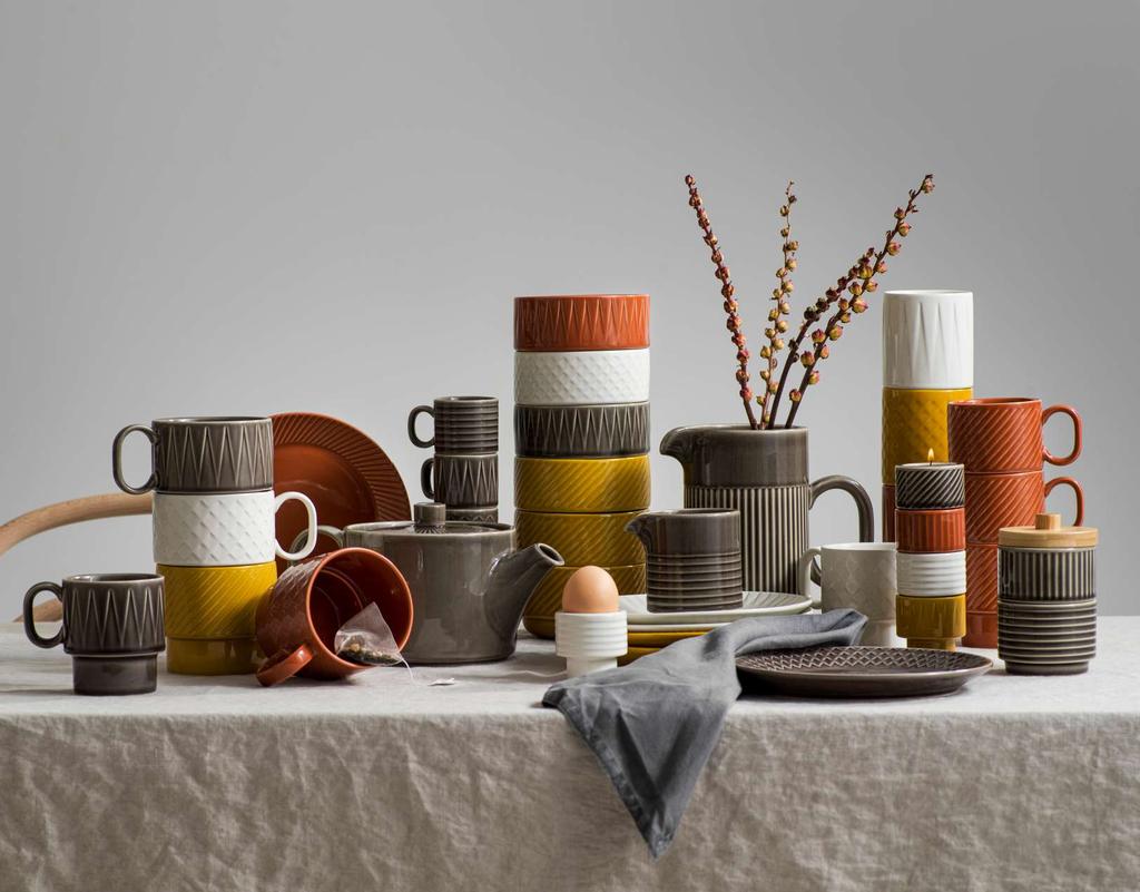 Kolekcja Coffee & More powstała we współpracy z projektantką Margot Barolo. Design nawiązuje do lat 70 ubiegłego wieku, do bezpośredniego, żartobliwego języka tamtych lat.