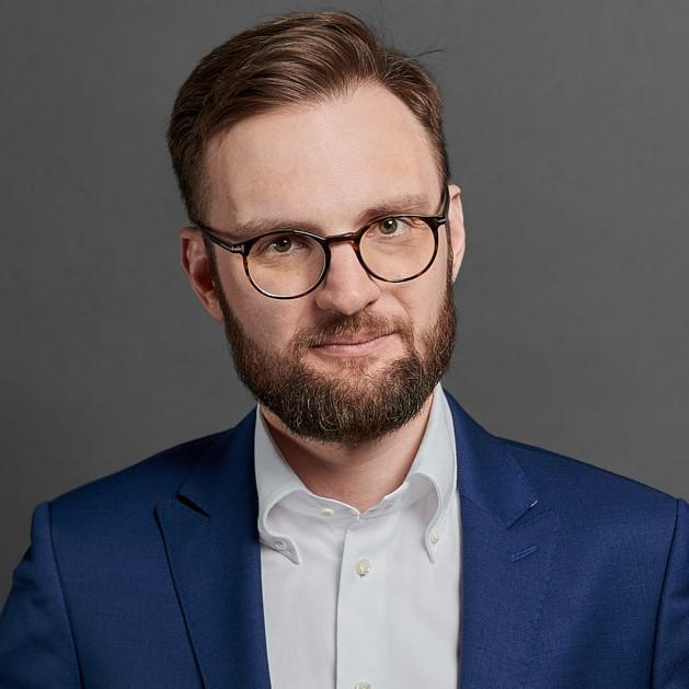 Doradzał w złożonych sporach prawnych o charakterze korporacyjnym, nieruchomościowym, ubezpieczeniowym oraz związanych z własnością intelektualną i inwestycjami budowlanymi.
