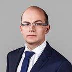 Piotr Frelak Radca prawny RKKW KWAŚNICKI, WRÓBEL & Partnerzy Radca prawny w Kancelarii RKKW, specjalizujący się w sporach gospodarczych i prawie energetycznym.