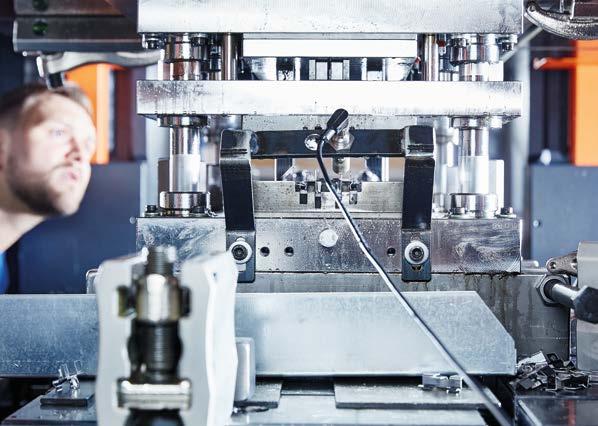Michael Liebert Technologia gięcia i tłoczenia Michael Liebert Przy pomocy technologii gięcia i tłoczenia produkujemy dla naszych klientów na całym świecie rozwiązania indywidualnie dopasowane do ich