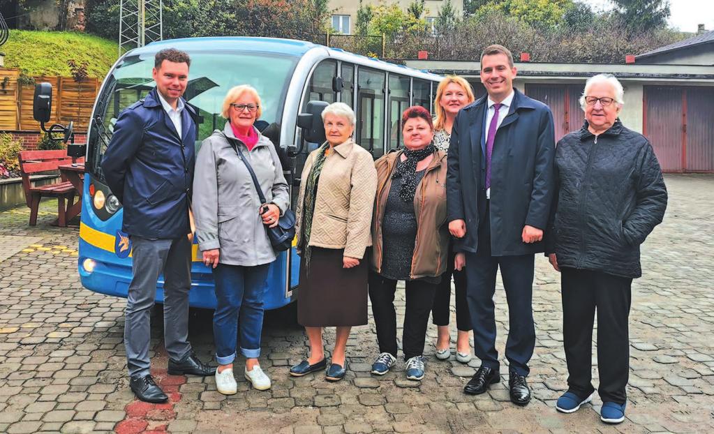 Nowy Welex w Lidzbarku Gmina Lidzbark wzbogaciła się o kolejny elektryczny pojazd dla mieszkańców. Nowy busik jest nie tylko bardziej funkcjonalny, ale bez przeszkód może kursować w chłodniejsze dni.