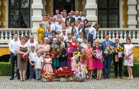 Maciej Sitarek wraz z kierownikiem Urzędu Stanu Cywilnego Małgorzatą Goszka oraz radnym Rady Miejskiej Mirosławem Trzcińskim.