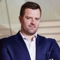 Wykłada na studiach podyplomowych poświęconych Zarządzaniu Bezpieczeństwem Informacji oraz Zastosowaniu Technologii Cloud Computingu w Modelowaniu Biznesowym, organizowanych przez Szkołę Główną