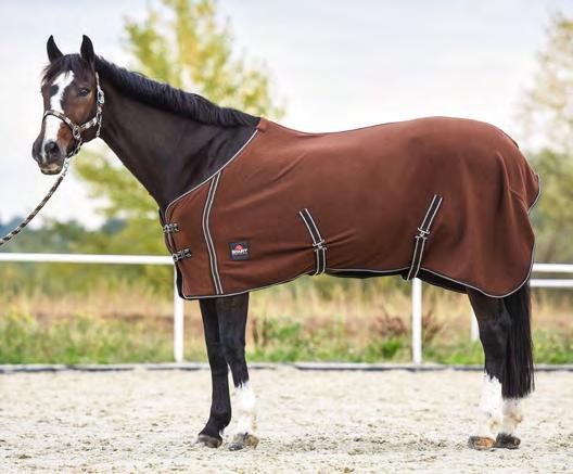 Breathable and quick dry, equipped with double chest strap. Detachable cross surcingles and anti-shifting flap on the tail with tail-cord. Wodoodporna derka padokowa.