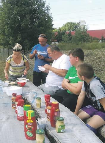 Ze względu na niekorzystną pogodę część rozgrywek odbyła się na sali gimnastycznej w Stanominie. Reprezentantów Sołectwa Rychówko wspomógł Wójt gminy -Jacek Smoliński.