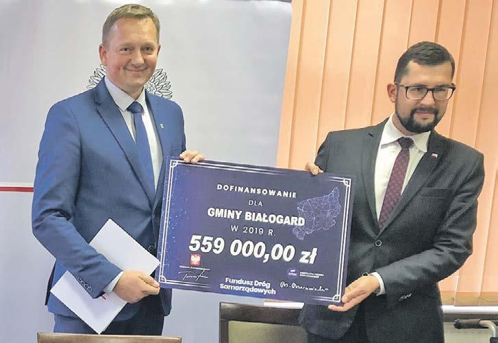 w Urzędzie Gminy Białogard Wójt Jacek Smoliński zawarł z reprezentantami Samorządu Województwa Zachodniopomorskiego - Wicemarszałkiem Tomaszem Sobierajem oraz Członkiem Zarządu Januszem Gromkiem
