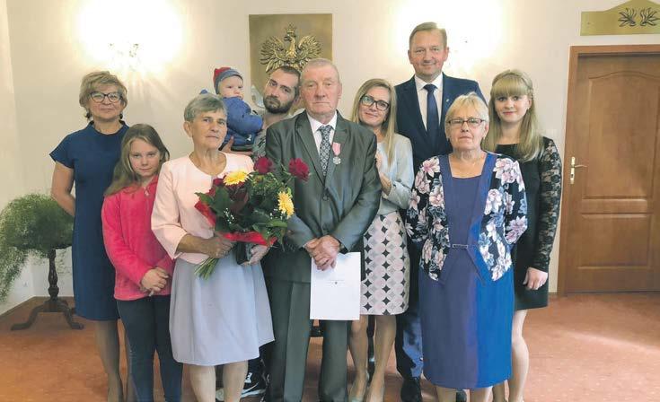 6 Wieści z gminy Białogard wydarzenia DIAMENTOWE GODY Nie sztuką jest pokochać ale sztuką jest wytrwać w miłości na dobre i złe W minioną sobotę 24 sierpnia br.