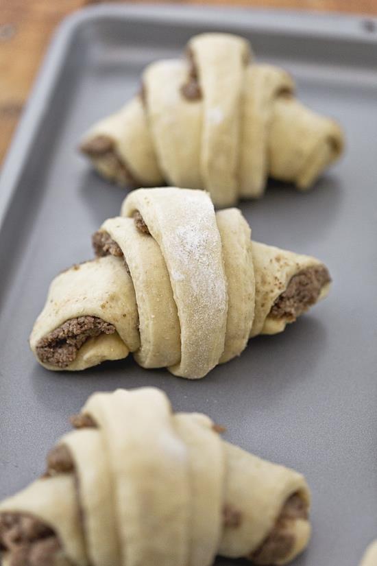 Nadzienie: 300 g białego maku 100 g masy marcepanowej 3/4 szklanki cukru pudru 100 g