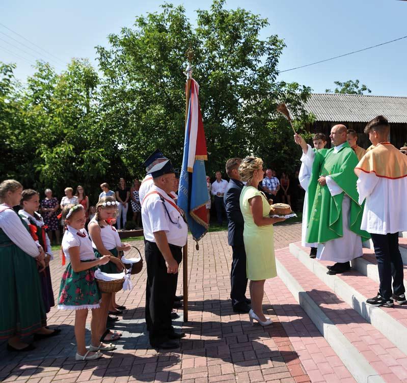 16 dożynki sołeckie W niedzielę 5 sierpnia w Nawodzicach odbyły się Dożynki Sołeckie współfinansowane z projektu Dożynki