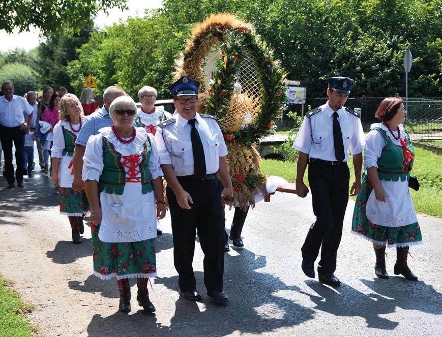 Obchody rozpoczęły się uroczystym korowodem sprzed budynku świetlicy w Nawodzicach do kościoła pw.