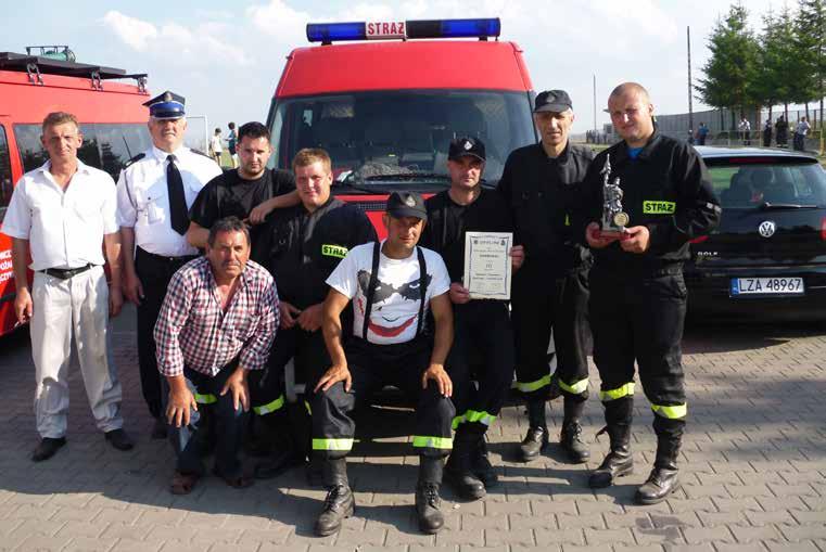 Na czele pocztów sztandarowych Mirosław Gąska - prezes OSP w Grabowiec-Górze.