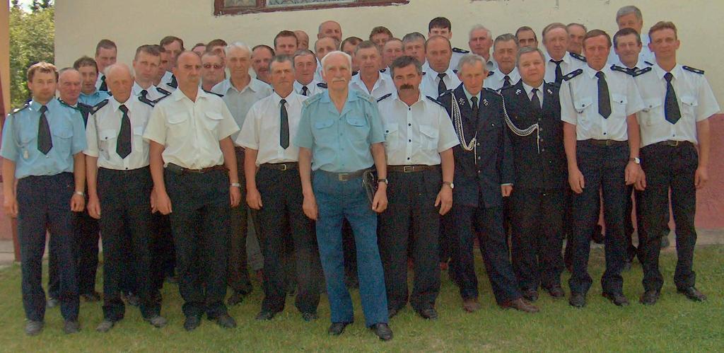 Delegaci OSP na Zjeździe Oddziału Gminnego Związku Ochotniczych Straży Pożarnych w Grabowcu - 20.06.2006 r. Fot. Tadeusz Halicki.