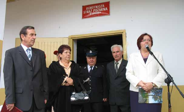 Stanisława Budzyńskiego przed frontem strażaków i zaproszonych gości. 14.09.2008 r.