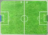 Piłka nożna Gra dla dwóch drużyn, lub dwóch osób. Polega na strzeleniu gola przeciwnikowi. Wygrywa drużyna, która jako pierwsza strzeli 3 gole. Gra dla 2-4 osoby.