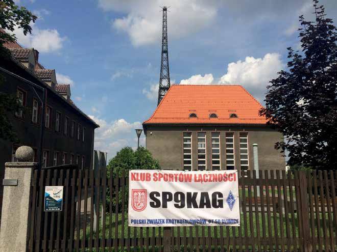 me podejścia i wysoka temperatura dały nam w kość. Zgodnie stwierdziliśmy, że góra Czantoria wyjątkowo w tym roku ma około 2000 m.n.p.m, a nie, jak podają, tylko 995 m.n.p.m. Po dotarciu do zaprzyjaźnionego schroniska Koliba na Czantorii rozpoczęła się biesiada.