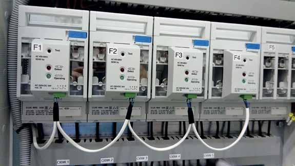 Rozłączniki bezpiecznikowe skrzynkowe serii SILAS z elektroniczną kontrolą stanu bezpieczników ESF (ESÜ) Montaż natablicowy NH000, 100A, z zaciskami ramkowymi rm/re 50 mm² SILAS NH000 ESF MA R4R4