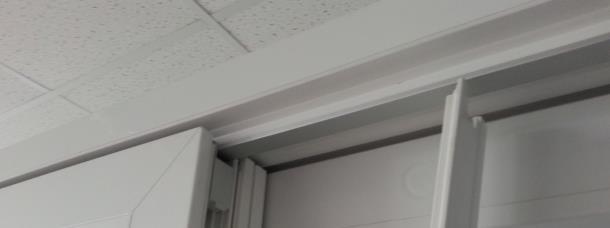 335 ( w świetle skrzydła jezdnego ) Wyjęcie skrzydła dokonujemy w następujący sposób : 1) Demontujemy listwę maskującą skrzydło art. 105.333 ( dla 70 ) lub 105.