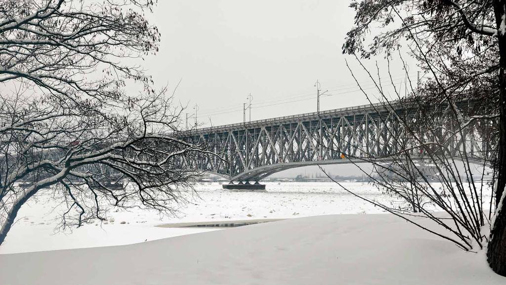 styczeń / january Most drogowo-kolejowy im. Legionów Marszałka J. Piłsudskiego. Fot.