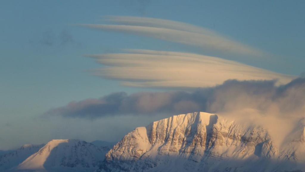 Banner cloud over Rotjesfjellet mountain (Anna Górska) Fot. 2.