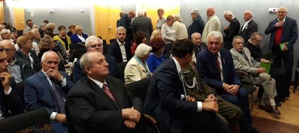 2 Następnie wysłuchaliśmy na tematy historyczne i historię zesłań i deportacji w różnych aspektach przez osoby reprezentujące ww.