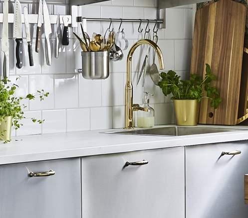 Szczegóły na str. 32-37 Spis treści Usługi IKEA... 4 Kuchnie IKEA... 6 System mebli kuchennych METOD... 8 Drzwi i fronty szuflad.