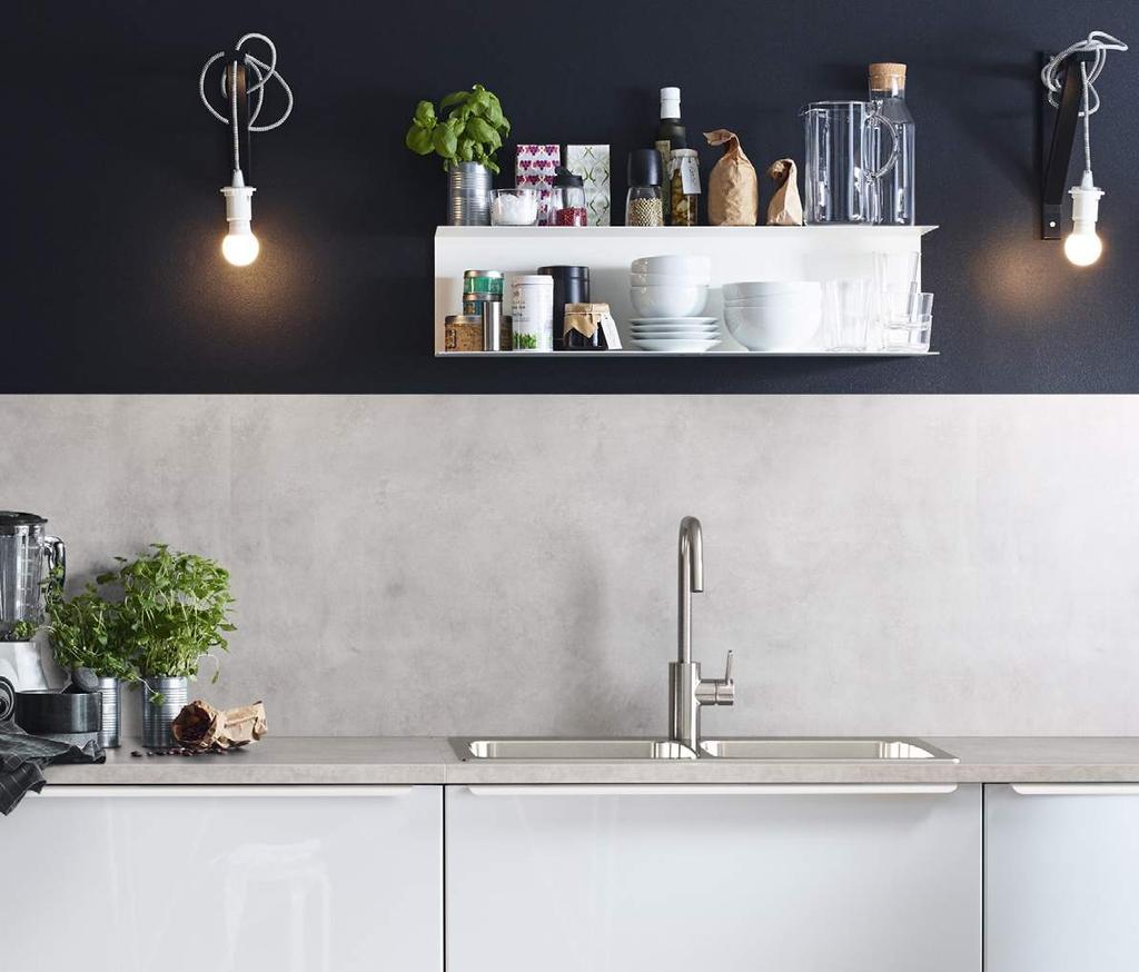 Materiały Laminat Laminowane panele ścienne powstają poprzez nałożenie laminatu melaminowego na płytę wiórową, w wyniku czego otrzymujemy trwałe wykończenie powierzchni.