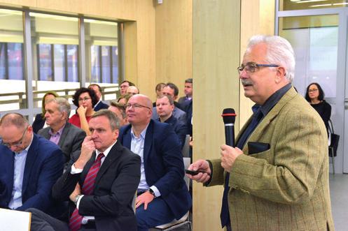 współpracy takie wnioski płyną z seminarium, które odbyło się 16 grudnia 2019 roku w laboratorium innowacji Linte^2 na Politechnice Gdańskiej. Fot. 1. Prof.