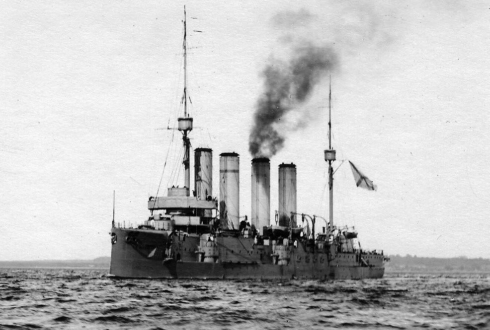 Tekst Krążownik Admirał Makarow w 1916 roku, krótko przed dozbrojeniem. toce Ryskiej.