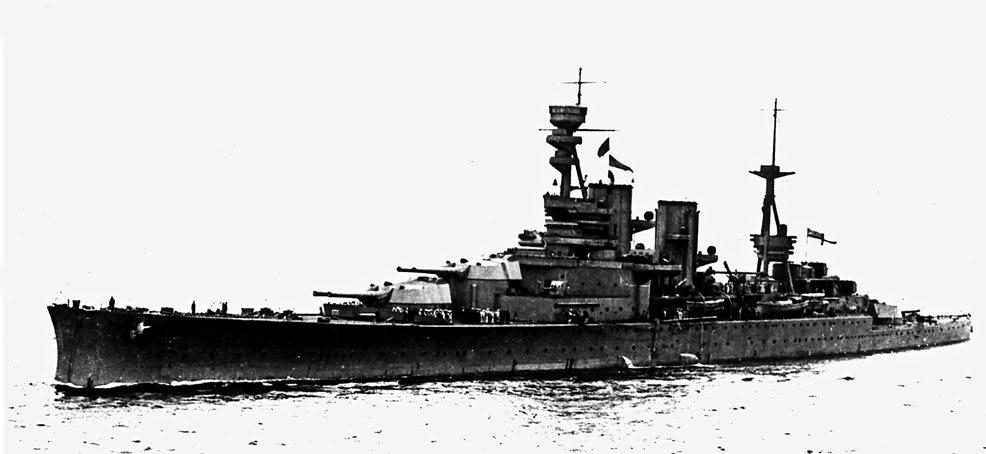 Tekst Brytyjski krążownik liniowy Repulse w ujęciu z 1917 roku. prace trałowe.