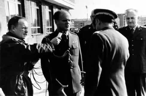 50-lecie Szpitala na Szaserów 1964 2014 Rycina 5. Meldunek składa płk dr T. Rożniatowski Figure 5. Col. T. Rożniatowski PhD reporting Rycina 6.