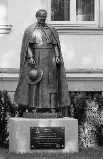 NA FALI 100-LECIA ODRODZENIA POLSKI Nuncjusz papieski w Polsce Achilles Ratti, późniejszy papież Pius XI, udzielił legionistkom swojego błogosławieństwa.