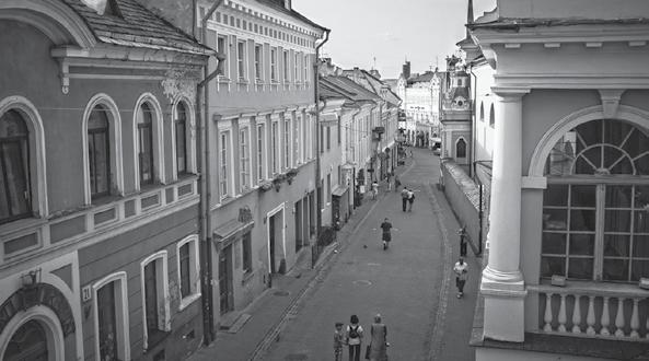 Pisząc o początkach Państwa Polan, pisał w istocie o narodzie bez państwa, o narodzie, którego odrodzone państwo upadło w 1939 roku, a ono same zostało zdruzgotane okupacją i wojną oraz prawami
