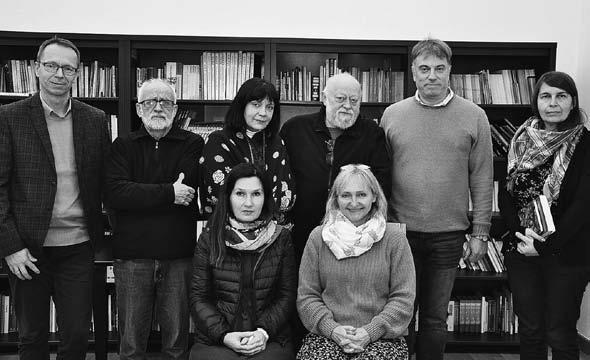 Z DOLINY ŁOSOŚNY Leonard Drożdżewicz Przytoczone wyżej cytaty wskazują na przesunięcie się dyskursu pomiędzy Wschodem a Zachodem z dawnego Wilna, z okolic Ostrej Bramy w sąsiedztwie Monasteru Ducha