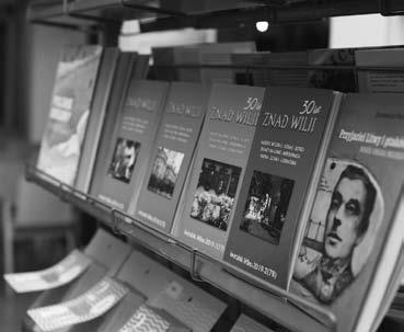komercyjnych nie przyjmują czasopism niszowych i małonakładowych, choć można dyskutować co taki mały nakład dzisiaj oznacza.
