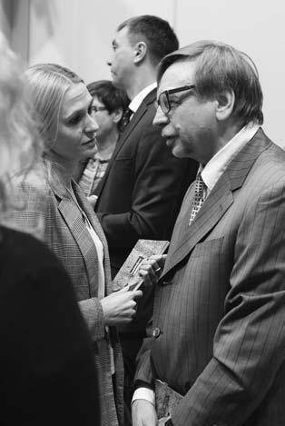 Od redaktora Prawda, są przykłady dofinansowania przez Państwo Litewskie polskich placówek kulturalnych, ze strony samorządów na terenach zamieszkałych zwarcie przez Polaków, Samorządu Miasta Wilna,