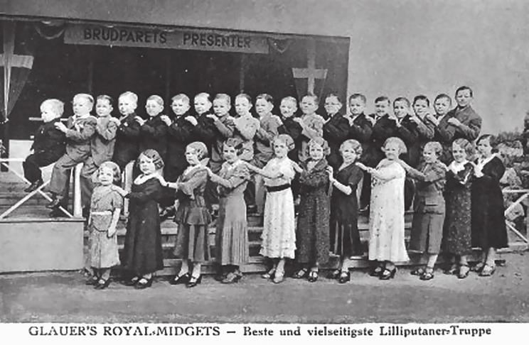 Glauerowie nieprzeciętni ludzie 43 Pocztówka z 1930 r. promująca występy trupy w Szwecji Fot. ze zbiorów A. Glauer niestety jego grób nie zachował się do dnia dzisiejszego.