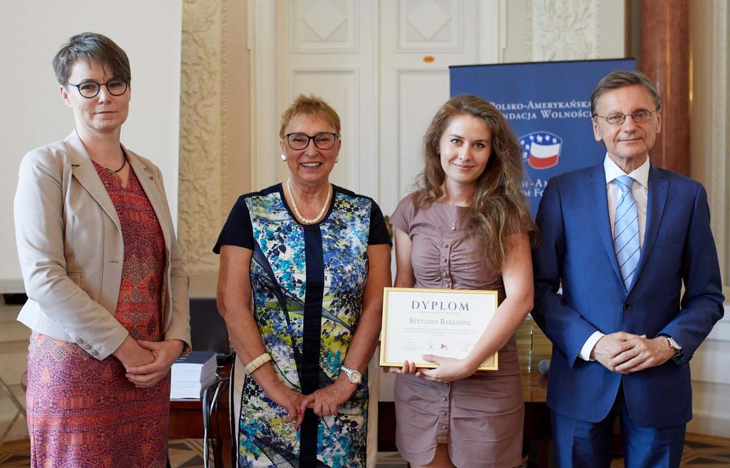 Uroczystość odbyła się w Pałacu Potockich na Uniwersytecie Warszawskim, zaś gościem honorowym była prof. Anna Fornalczyk, polska ekonomistka, nauczyciel Wręczenie dyplomu.