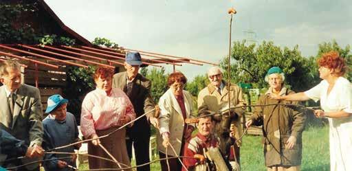 Burkatów, 1998 r. - zbiory I. Kozłowskiej ze spotkań mogli spożytkować w swej pracy z uczniami.