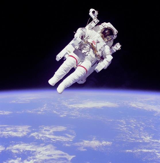 2020 Przygotowujemy się do podróży w kosmos *Kim jest astronauta?