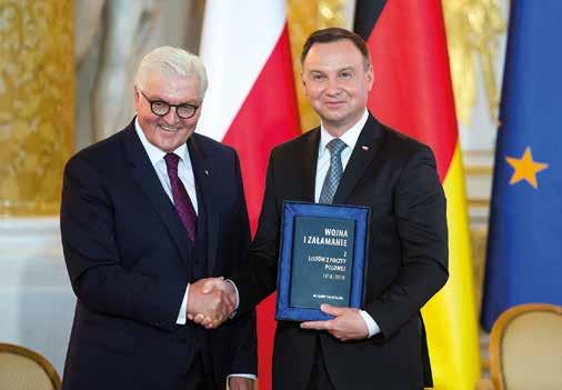 Prezydent Frank-Walter Steinmeier wręczył prezydentowi Andrzejowi Dudzie wspomnienia z lat 1914 1918 Harry ego hrabiego Kesslera,
