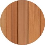 Thermowood: (Żywotność 15-25 lat/ Wytrzymałość Klasy 2 / Łatwe w utrzymaniu) Jest to drewno, które zostało poddane obróbce termicznej i jest ciemniejsze niż drewno naturalne.