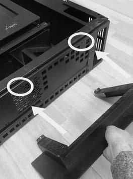Po otwarciu przejścia należy włożyć rurę spustową spalin o średnicy 80 mm