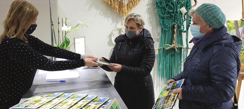 12 Wokół nas Kępickie menu W poniedziałek, 23 listopada została otwarta aleria artystyczna Art Cafe w Kępicach. Reakcje pierwszych odwiedzających są zapowiedzią jej sukcesu.