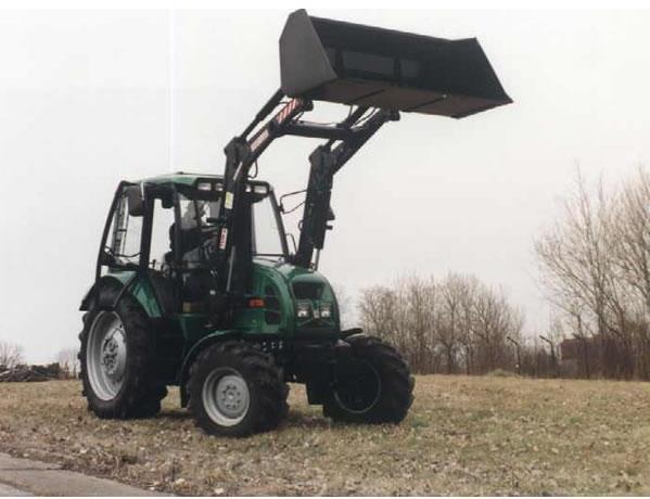 Rys. 2.26 Ładowacz czołowy TUR nabudowany, firmy AGROLMET Źródło: www.agrolmet.pl Ładowacz obornika stacjonarny T-355 jest przeznaczony dla niewielkich gospodarstw indywidualnych.