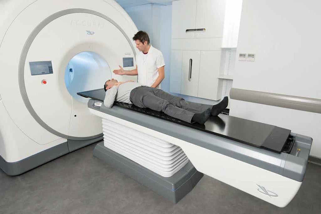 Wybrane technologie innowacyjnej radioterapii: Tomoterapia - zaawansowany technologicznie akcelerator do napromieniania z modulacją intensywności wiązki fotonów (IMRT).
