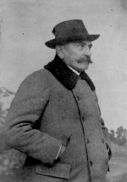 należących do